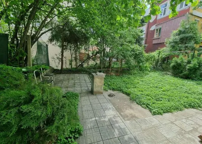 Large 2-bedroom Centre Art София