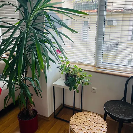 Large 2-bedroom Centre Art Апартаменты *