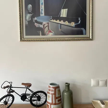 Large 2-bedroom Centre Art 아파트 *