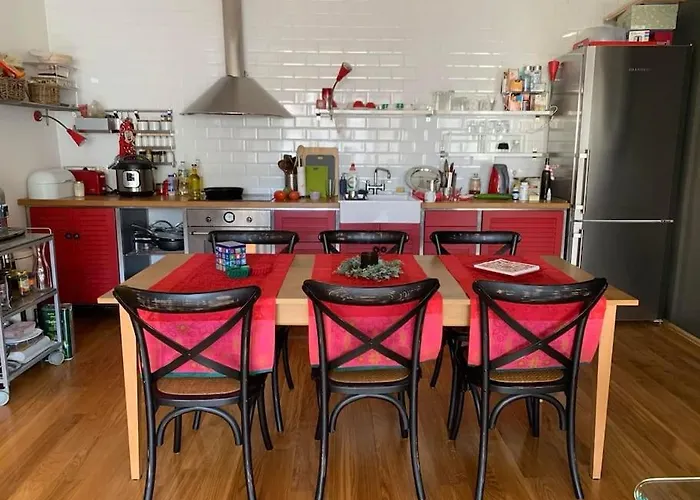 Large 2-bedroom Centre Art アパート